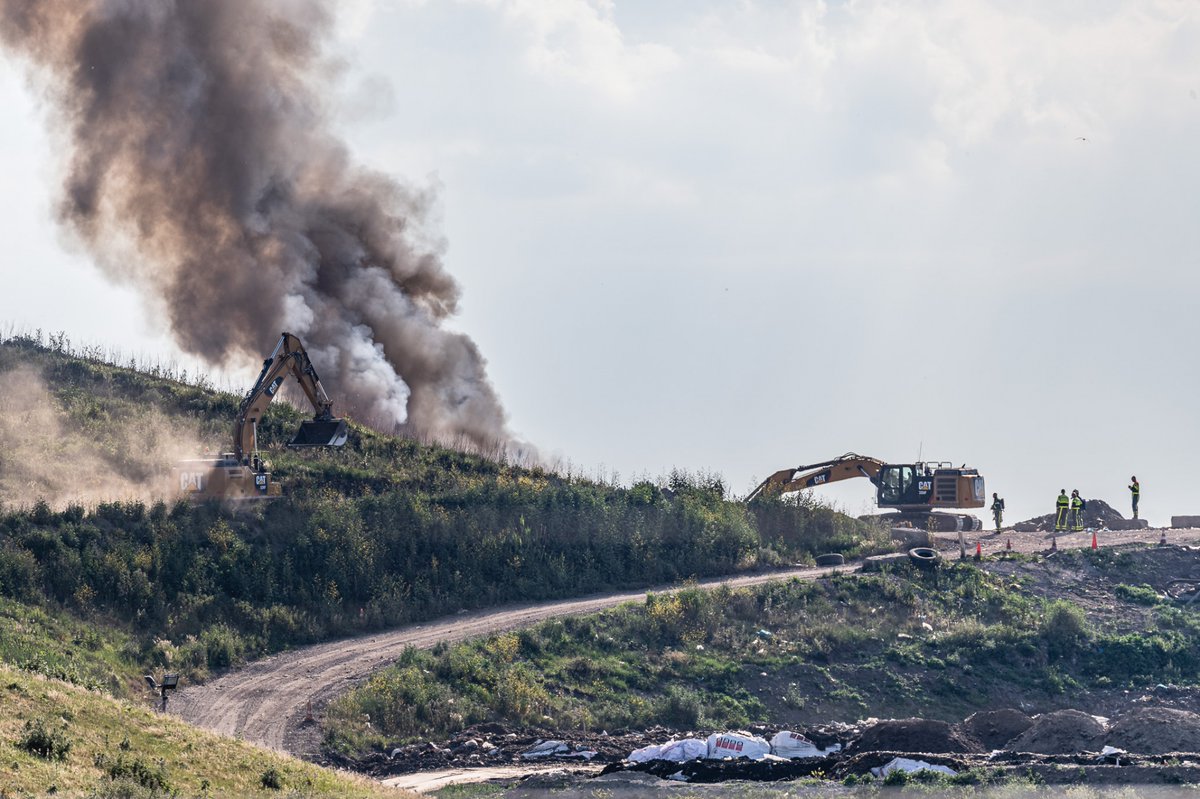 Brand bij #Attero in #Tilburg, brandweer met meerdere voertuigen uitgerukt #Afvalverwerking #Vloeiveldweg.