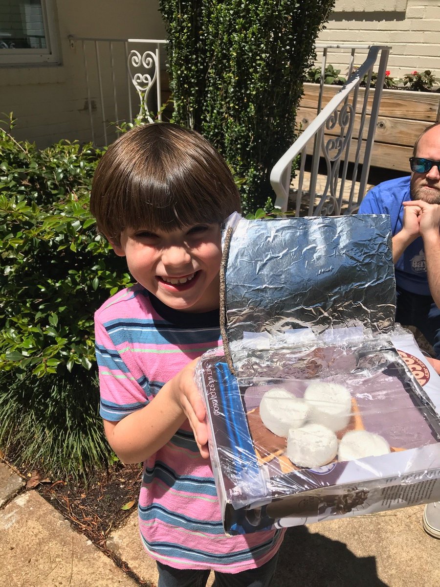 BrookeYez153's tweet photo. My students continue to impress me at home. One student created a solar oven to make s'mores! So creative and fun! #myfirsties #KGES #VBAlwayslearning https://t.co/NyCnNBTumL
