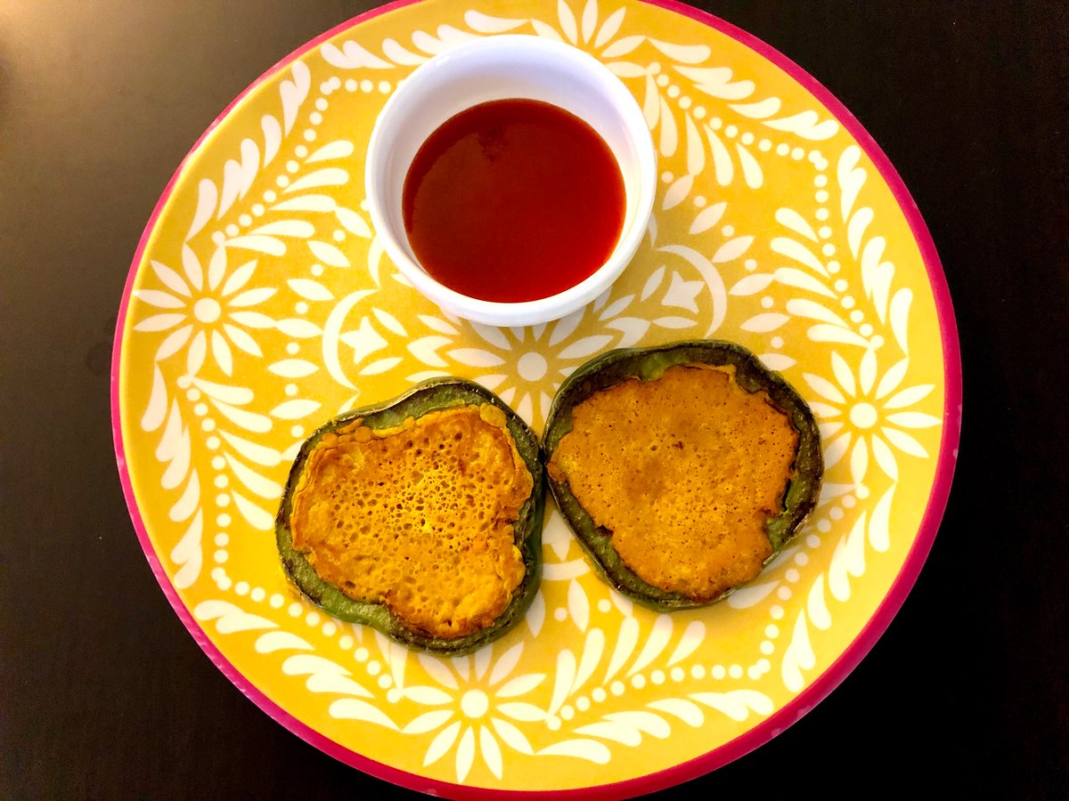 elazfoodchannel's tweet photo. #StayHealthy
#StayHappy
#StayHelpful
#homeMade 
Yummy! Quick N Easy!
**Bell Pepper Rings**
Grated carrot and gram flour batter for the filling 😊 https://t.co/QZSqP1FaTp