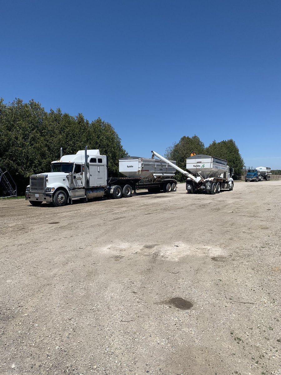 Thanks to <a href="/SylviteAg/">Sylvite</a> for keeping the fertilizer flowing this spring! #plant20 #ontag #fertilizer #ontime