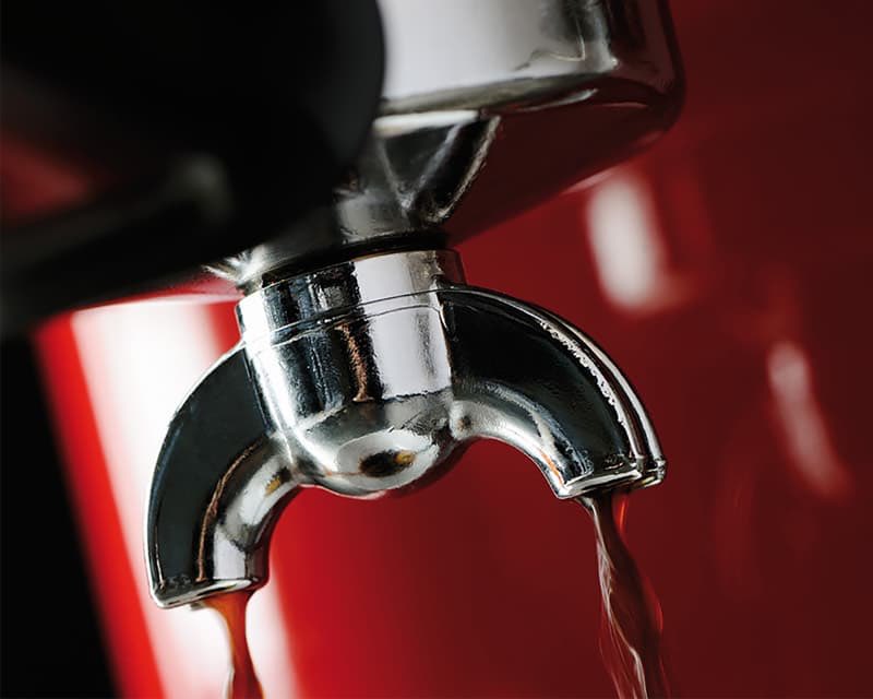 KitchenAidAfric's tweet photo. A little pick-me-up coffee ☕️ If you get tired in the afternoon or early evening, espresso may be the answer. Choose a machine that can come to the rescue with a quick shot. #KitchenAidAfrica #Espresso #Coffee https://t.co/TvaJvm4RQP