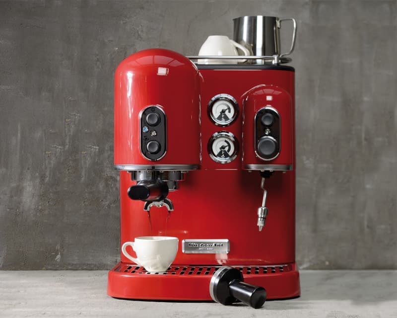 KitchenAidAfric's tweet photo. A little pick-me-up coffee ☕️ If you get tired in the afternoon or early evening, espresso may be the answer. Choose a machine that can come to the rescue with a quick shot. #KitchenAidAfrica #Espresso #Coffee https://t.co/TvaJvm4RQP