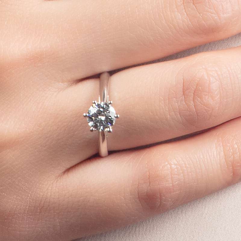 A true classic! 💎
​What’s your favorite 💎 cut?? 😍
​#engagement