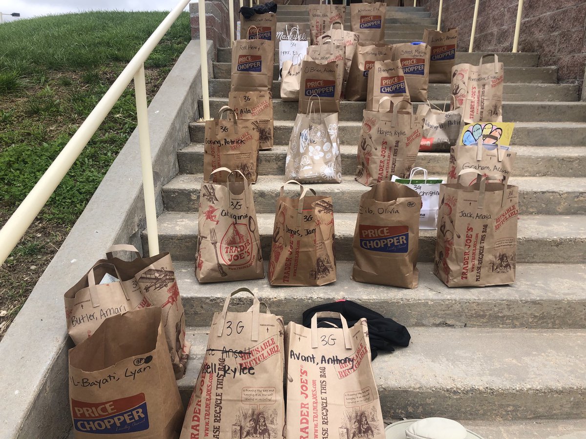 rspeters1's tweet photo. Hey 3rd Graders, come and get your stuff! It’s all ready for you ⁦@RStar512⁩!! https://t.co/afux1U4NRX