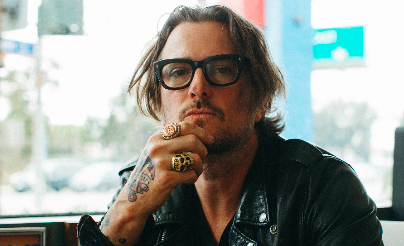 RollingStone's tweet photo. “A lot of people are using what they consider to be their freedom to hurt others,” says Butch Walker, who tackles the jagged, dangerous divide in the U.S. on his new album ‘American Love Story’ https://t.co/YlBLniAeEk https://t.co/VkXUBUres9