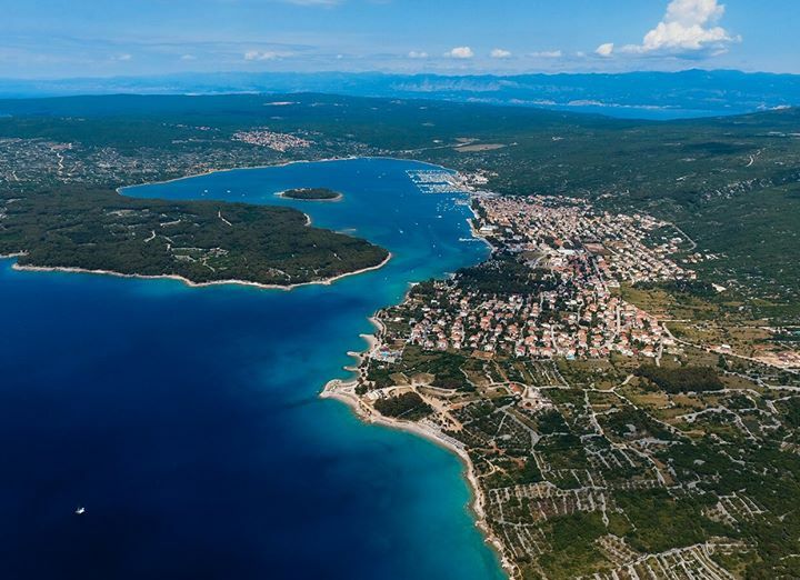 Punat bay and the islet of Košljun is something you shouldn't miss in your route planning while on #KrkIsland...
#VisitKrkIsland #VisitPunat #VisitKvarner ift.tt/3cXRZWQ