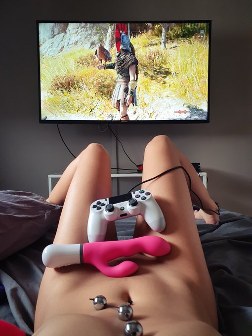 Play with me on my OnlyFans 😜💕 First month only $4.35 💕 https://t.co/KtATtONVoK https://t.co/7011bqt