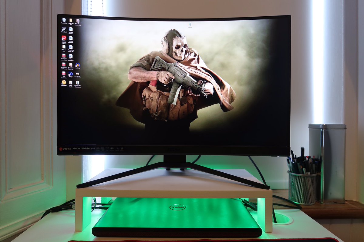 Universal_Mouse's tweet photo. This new monitor from MSI is amazing. One of the best pieces of tech I have ever bought #msi #msigaming #consolesetup #gamingsetup #xbox #xboxgaming https://t.co/D5Jk9LgffA