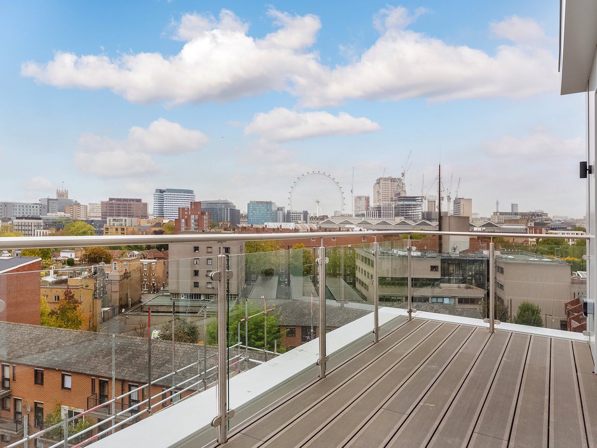 VaspaLimited's tweet photo. #precovid19 #250WaterlooRoad #comercialproject #SmartArchitecturalAluminium #SlimLineWindows #SlimLineDoors #SmartWall #Visofold #BifoldingDoors #visoglideplus #SlidingDoors #TiltandTurnWindows #AlithermPlusDoors #LondonViews #LondonSkyLine #Manufactured & #Installed By #Vaspa https://t.co/z5y2nbn0zb