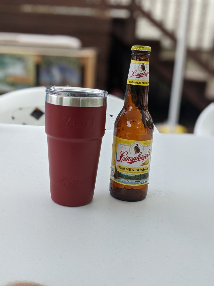 SimplyBullard's tweet photo. Warm weather = @Leinenkugels and @YETICoolers #lakelife https://t.co/iSPZUtwD6E