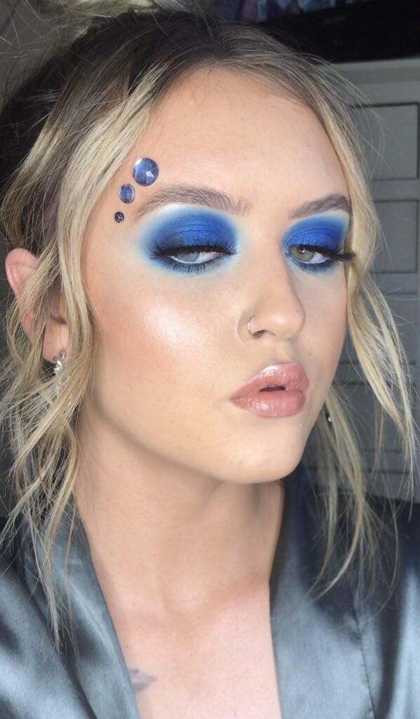 Sophh_0's tweet photo. Day 4 for #JamiesWeekOfColour 💙

Looove a blue smokey eye🤩💎

@jamiegenevieve 

https://t.co/XvWDC7G041 https://t.co/JIThmxadj3