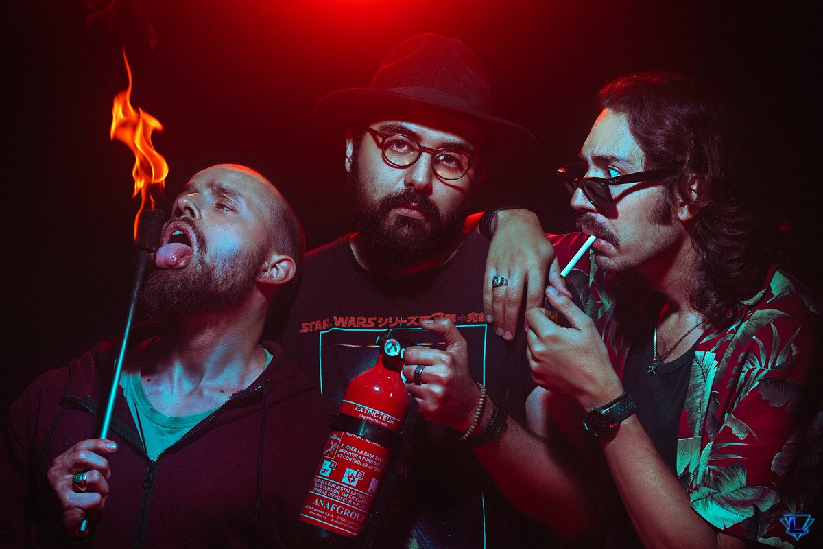 L'été va être chaud au <a href="/thehangar84mtp/">Hangar '84</a> !
Ouverture de nos studios/ateliers en région Occitanie !
200 m2 regroupant maquilleur FX, photographes, cascadeur, vidéastes.... Un joyeux bordel !
<a href="/lytnim/">Lytnim</a>, @BatmanSavage_, <a href="/PatmolStudio/">Patmol Studio</a>, <a href="/gui1247/">Guillaume Romera</a>.
Photo : <a href="/lytnim/">Lytnim</a>