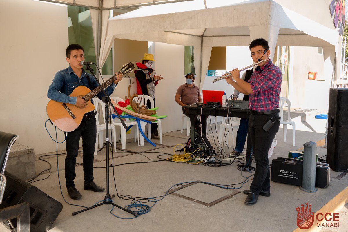 ManabiCce's tweet photo. Les compartimos imágenes a nuestra visita al Centro de Salud Tipo C de Manta. 👏🏻🎸 Gracias a todo el personal que participó  de este momento cargado de arte🤩🎭. #QuédateEnCasa #ViveArte https://t.co/A3h1dGT7Fe
