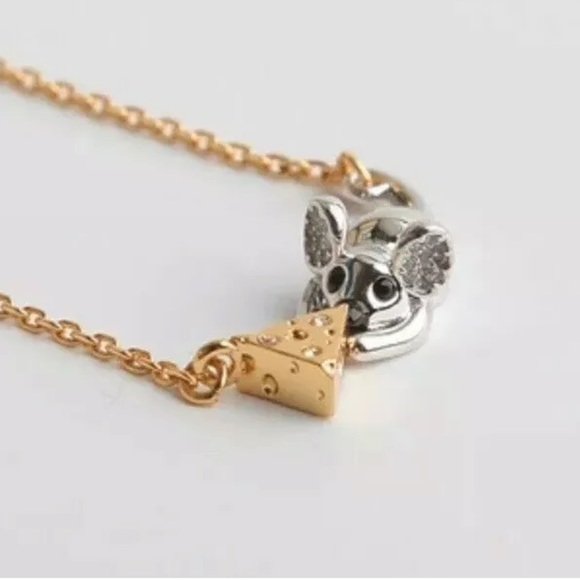 FabFunemployed's tweet image. So good I had to share! Check out all the items I&apos;m loving on @Poshmarkapp from @LizzieCharliee #poshmark #fashion #style #shopmycloset #katespade #bcbgirls: posh.mk/GXYJzlmlm6