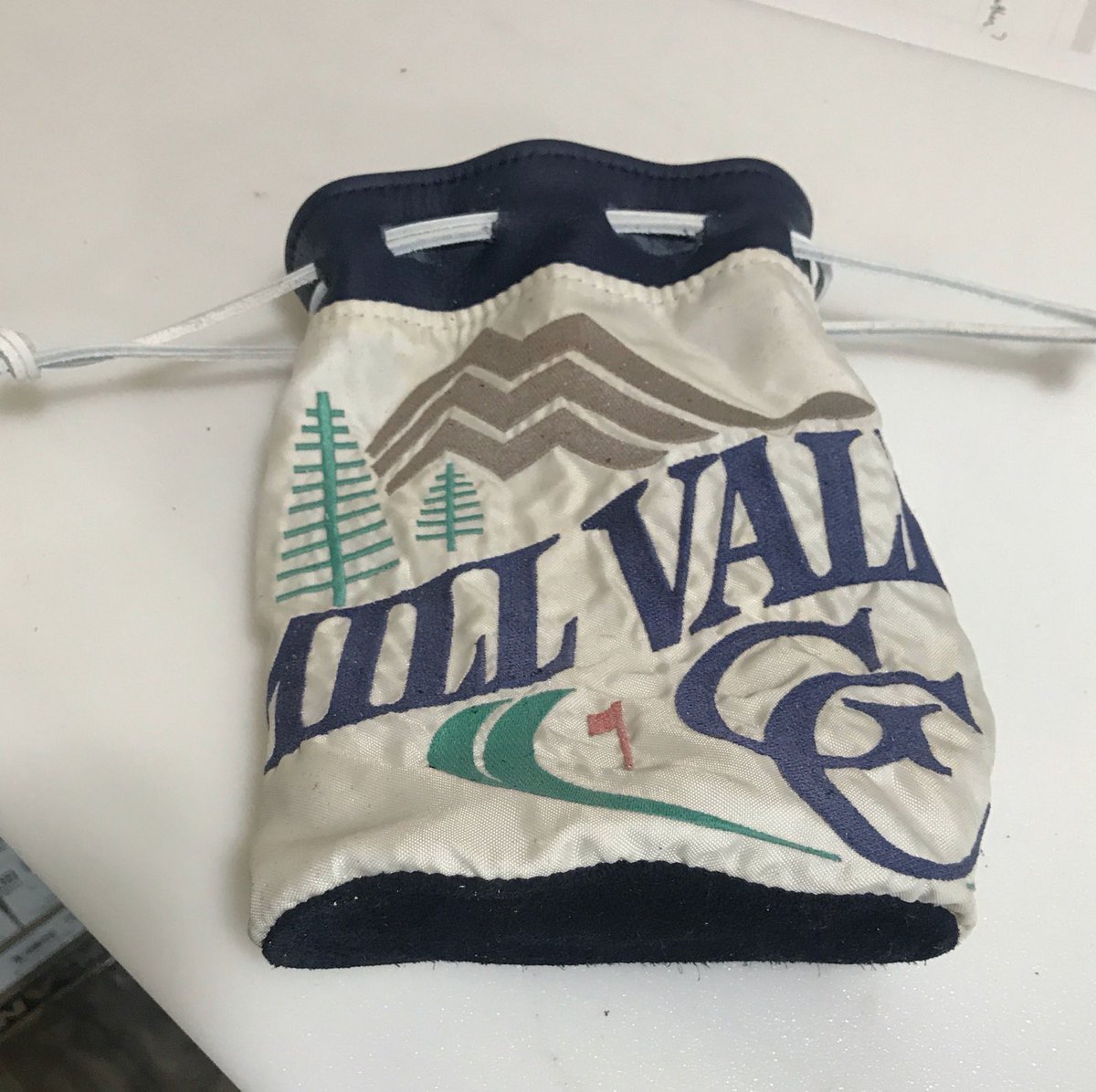 FlagBagGolf's tweet photo. Recently finished up this FlagBag valuables pouch crafted from a “flown” flag for a customer in the Bay Area who wanted to celebrate his favorite local 9 hole muni.
Oh, the stories this flag could tell!
#munigolf #flagbag #flownflags https://t.co/CJK7lD7hSz