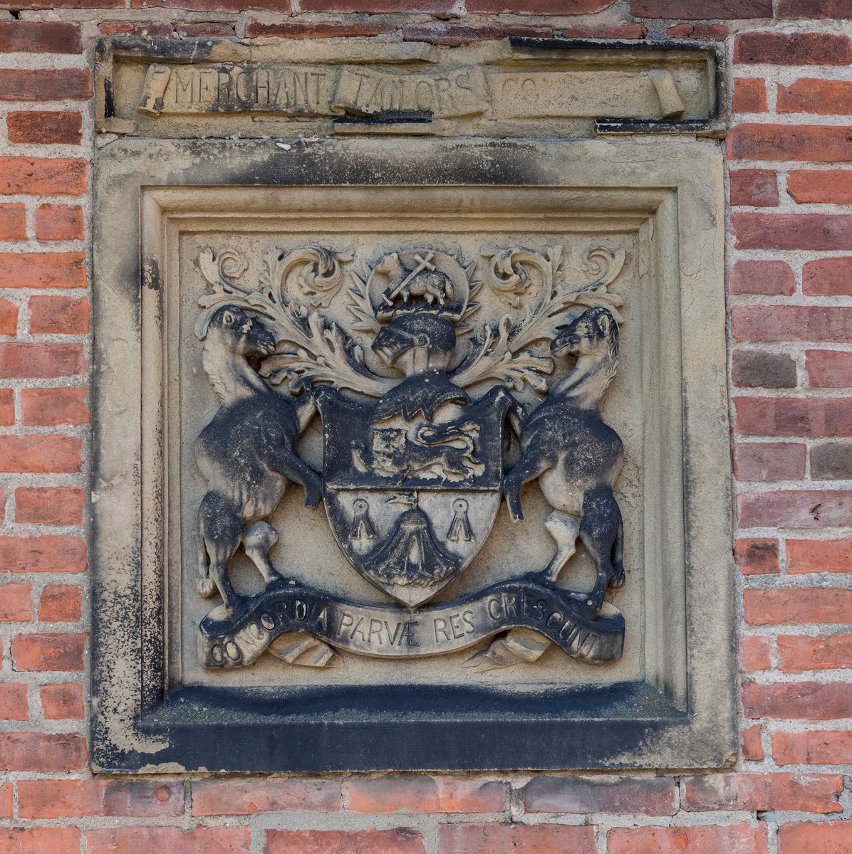 Last week we shared a photo of the gateway that used to lead to the Hall from Aldwark. A carved stone coat of arms is visible above the archway, which was demolished in the 1950s. Thankfully the arms were saved and can still be seen today, set in the garden wall.

#tbt