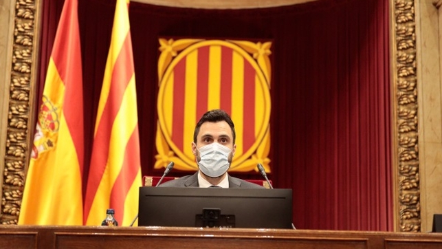 eldiarioes's tweet photo. El Parlament catalán sube las pensiones de los expresidentes y exconsejeros en un decreto sobre la COVID-19 https://t.co/VakiSVTh5T https://t.co/npNtexF5H7