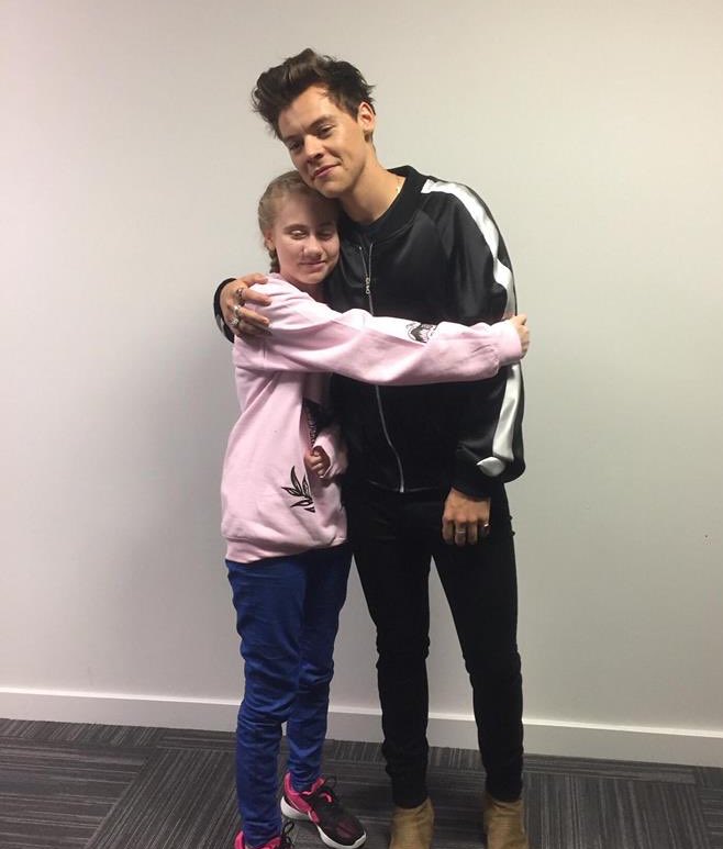 TheHarryNews's tweet photo. “I don’t actually remember the phone call because of all the medication. The only bit I remember is my dad putting his phone next to me &amp; I remember saying ‘I love you’ &amp; he said ‘I love you’ too."- Freya Lewis on Harry calling her while she was in the hospital https://t.co/NVMik80AYi