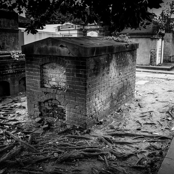 One of the oldest tombs at Lafayette Cemetery No.1

#lafayettecemetery #lafayettecemeteryno1 #nola #gardendistrictnola #mausoleum #nolaphotography #tombs #louisianatravel #bnw_raw #urbexcaptures #neworleans #cemeteryphotography #historicnola #nolalife #neworleanshistory