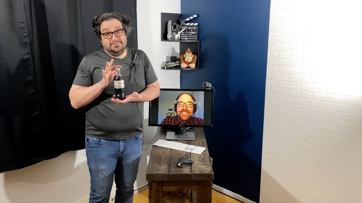 assemblagereq's tweet image. Dans cette nouvelle édition d'Une grosse pointe all-dressed, Keewan et Mathieu goûtent à la boisson gazeuse Coke Diète XTRA Vanille grillée. Auront-ils droit à un regain d’énergie? Disponible en version audio et vidéo sur assemblagerequis.com.