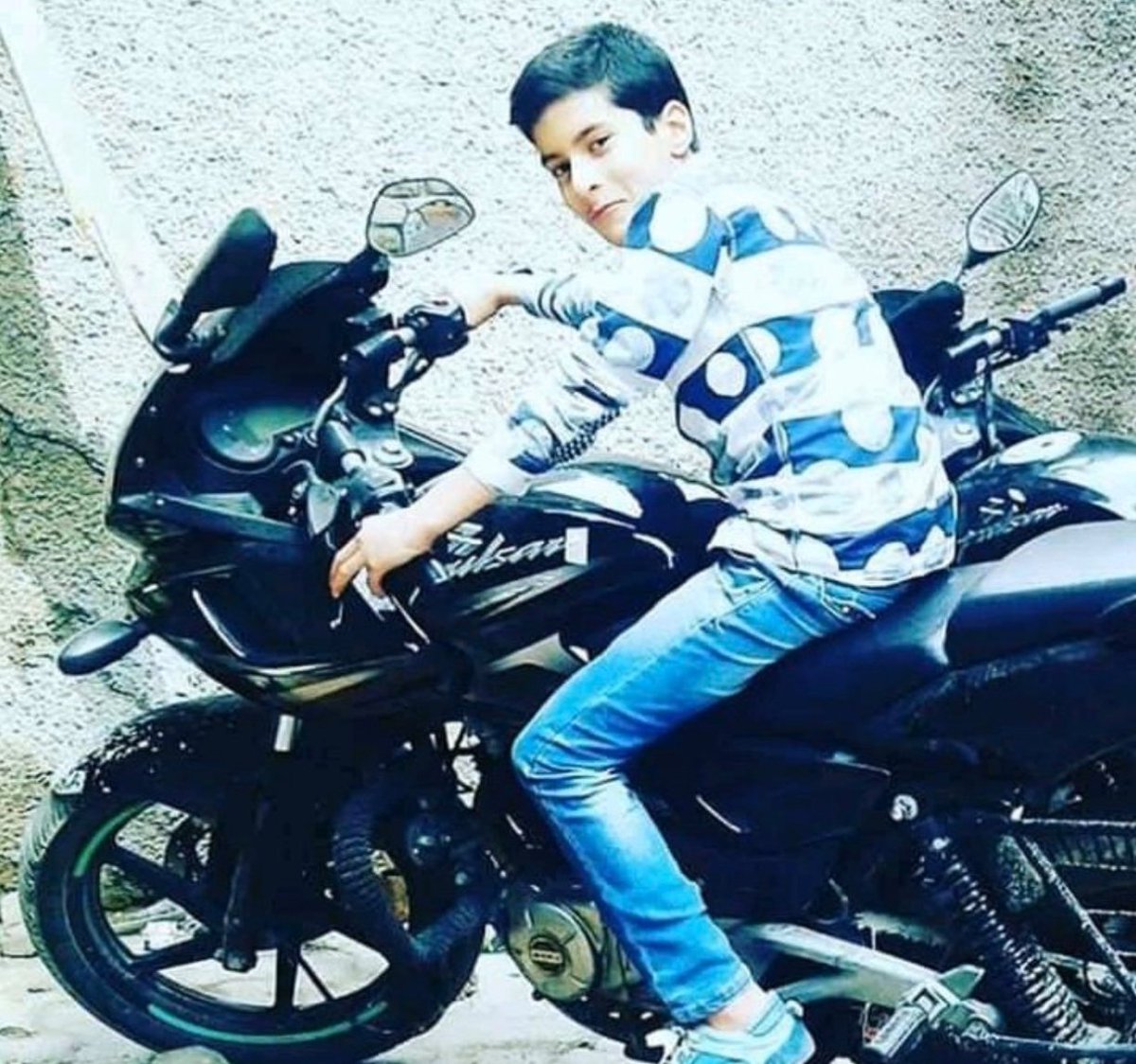 This is 12-year-old Basim Aijaz. He was murdered by the Indian occupation forces the day before yesterday when they burned down at least 15 Kashmiri homes.

#FreeKashmir
#PlebisciteForKashmir
