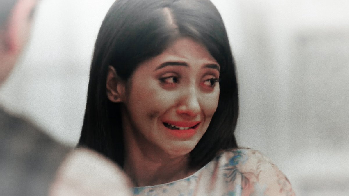 Singhanias leave her tf alone .!!! They should have taken her to hospital lekin nahi .. kya haddd hai yaaaar  #Kaira  #ShivangiJoshi