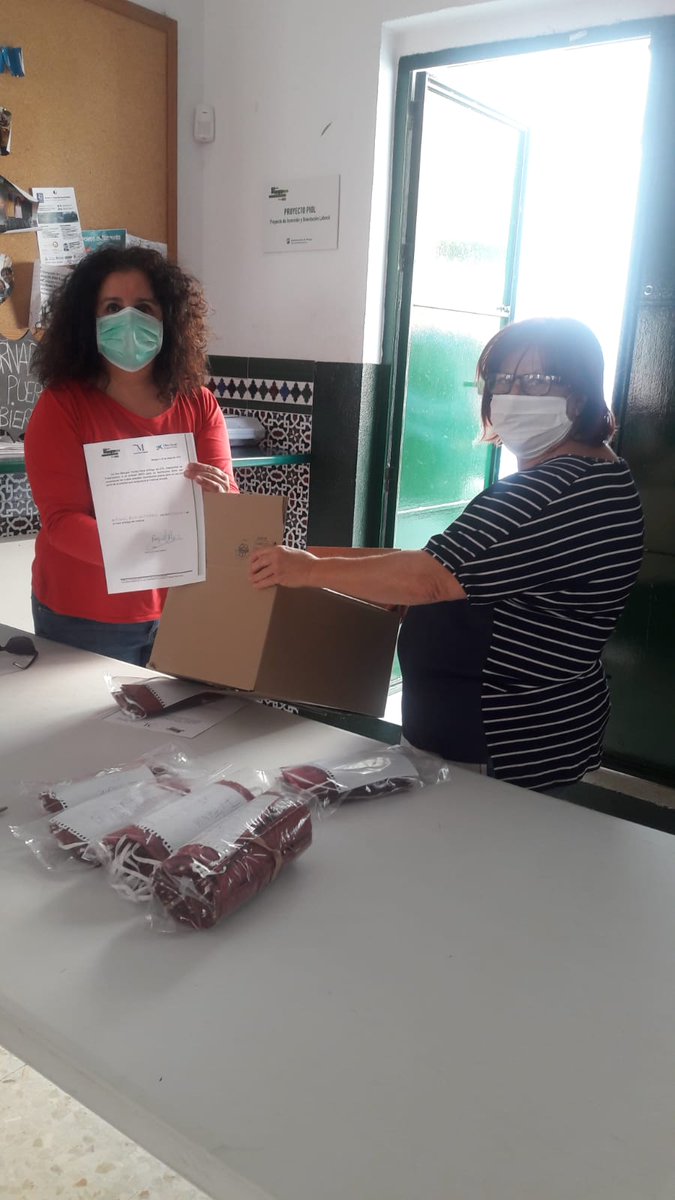 Ayer hicimos entregas de las #MascarillasSolidarias a las asociaciones  Amappace Malaga, @Nain @,Mies y ACCEM, entidades que forman parte de la red del Proyecto #Caixaproinfancia. Una vez más esto es posible gracias a Diputación de Málaga y Fundación "la Caixa".
#trabajoenred.