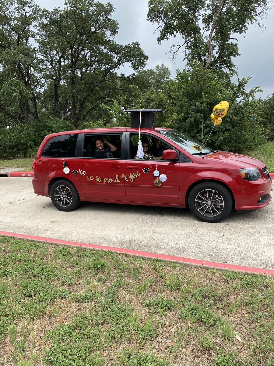 MsJRRISD's tweet photo. I got to cheer and congratulate my first class of second graders at @ElsaEngRRISD during the 5th grade car parade! Their JOY made my morning! Congratulations 🎉 5th graders-you deserve all the celebration! #MsJs2nd #Fifthies https://t.co/I2NOzGVOn2