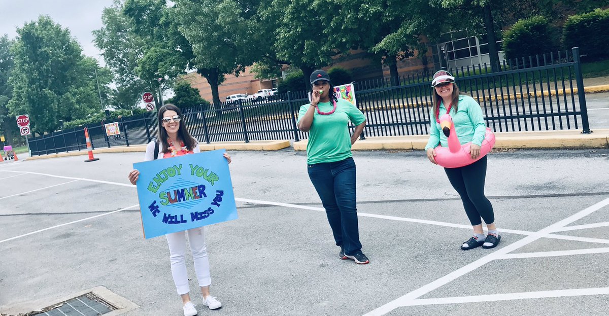 ccampbell_cms's tweet photo. @PCMSColts wave parade! Have a safe and happy summer PCMS families! We’ll see you in August! #schoolsoutforsummer #waveparade #pcmscounseling #pcmscolts https://t.co/1Tv5N7QqsB