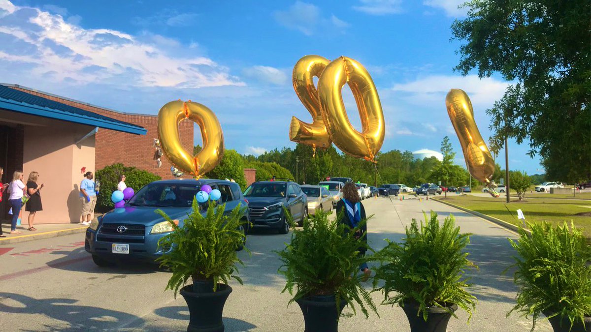 kdurrence_tce's tweet photo. πππTCE Kindergarten Graduationπππ #TCEistheplacetobe #GraduationOnWheels #FutureFirsties @LibertyCoSchool @Tigers_TCE @Thamilton_tce @MrsVickiDavis @eparkertce @CreekMfloyd @Tamela_TCE https://t.co/uMh3bkdaix
