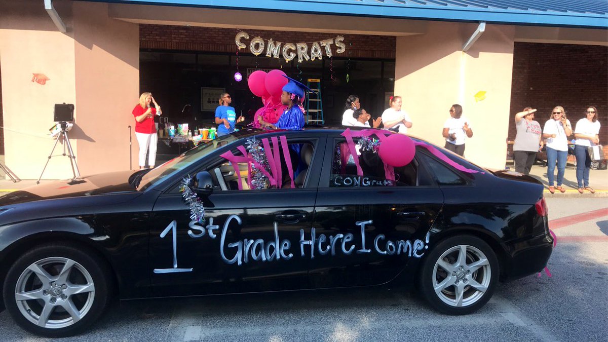 kdurrence_tce's tweet photo. πππTCE Kindergarten Graduationπππ #TCEistheplacetobe #GraduationOnWheels #FutureFirsties @LibertyCoSchool @Tigers_TCE @Thamilton_tce @MrsVickiDavis @eparkertce @CreekMfloyd @Tamela_TCE https://t.co/uMh3bkdaix