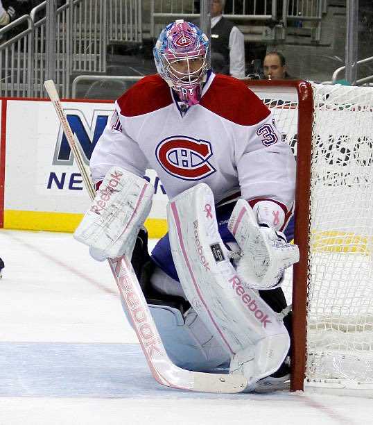 GoalieGearNerd's tweet photo. #TBT - @CP0031’s simple but beautiful breast cancer survivor tribute Reebok P4 setup. This was during his first season in Reebok (now @CCMGoalie). Who else loved the P4 graphic?  

#GoalieGearNerd https://t.co/7OPyprJNZ9