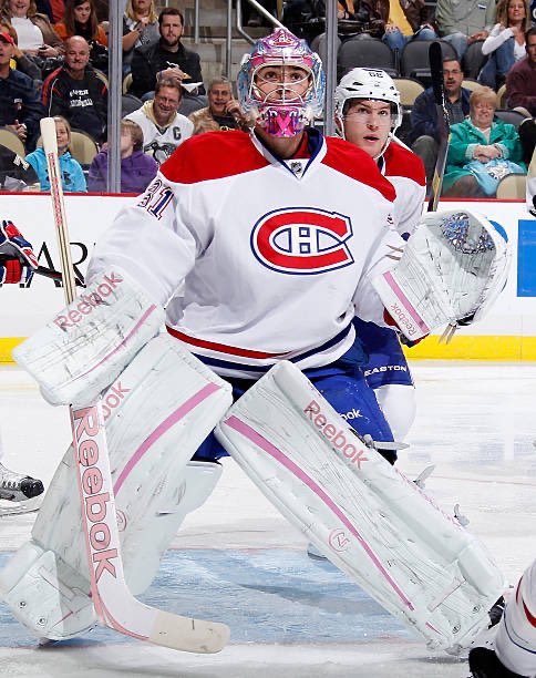 GoalieGearNerd's tweet photo. #TBT - @CP0031’s simple but beautiful breast cancer survivor tribute Reebok P4 setup. This was during his first season in Reebok (now @CCMGoalie). Who else loved the P4 graphic?  

#GoalieGearNerd https://t.co/7OPyprJNZ9