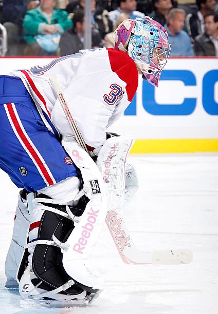 GoalieGearNerd's tweet photo. #TBT - @CP0031’s simple but beautiful breast cancer survivor tribute Reebok P4 setup. This was during his first season in Reebok (now @CCMGoalie). Who else loved the P4 graphic?  

#GoalieGearNerd https://t.co/7OPyprJNZ9