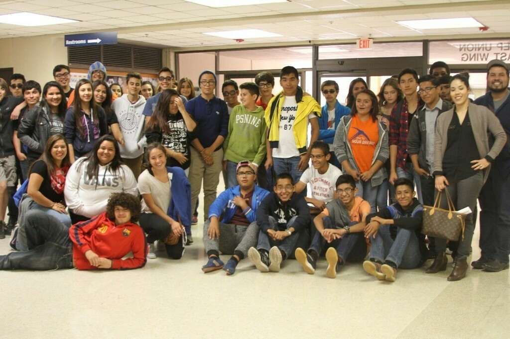 adrian_estorga's tweet photo. Day 31 Name Those Students: Look at all these fresh faces! Little did they know what they were getting themselves into. Alright name these baby griffins! #nwechs #utep #namesthosestudents https://t.co/eNBC4TFC6V https://t.co/bBzRZQpZLE