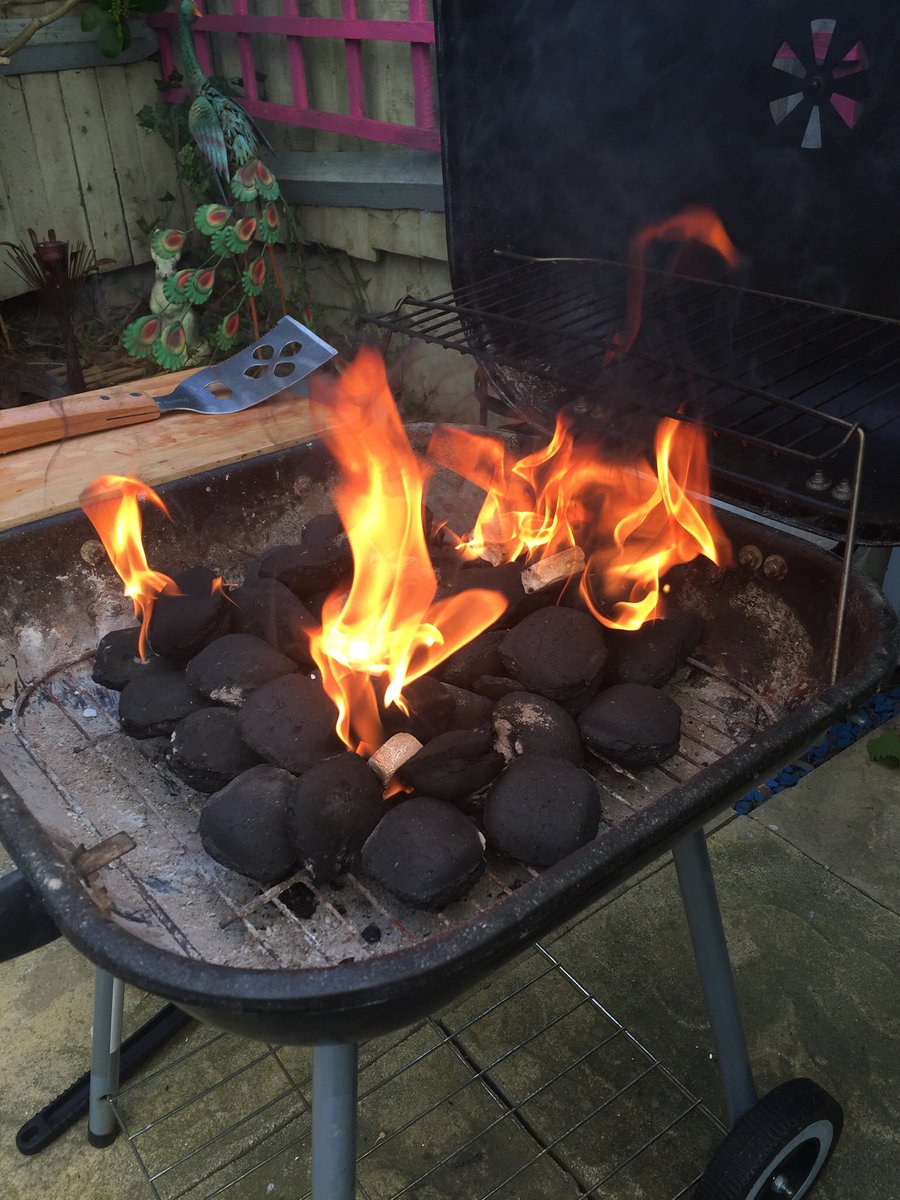 Essential_Mark's tweet photo. Getting “fired up” for the #BankHoliday and #bbq this weekend? We’re hosting an #ECBBQ . Share your creation / disaster using #ECBBQ - tag @essentialcuisin and @ECHomeCook . Can post 🍔  🥩 🐟 🍿 🍚 🍺 or🍷 too! It’s  for mostly a 🧀y .... 😁 (and maybe an apron - I will ask) 🤞 https://t.co/HdB3TyUWk1
