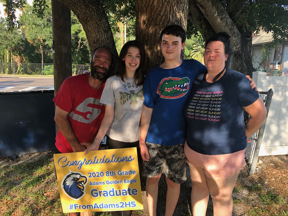 HCPSAdams's tweet photo. This is Adams! Kayla is high school ready. Her family is so proud. Education can be a family endeavor. #FromAdams2HS 🦅🎓🎊🎉✅💡🗽 https://t.co/GhiRQ2p26M