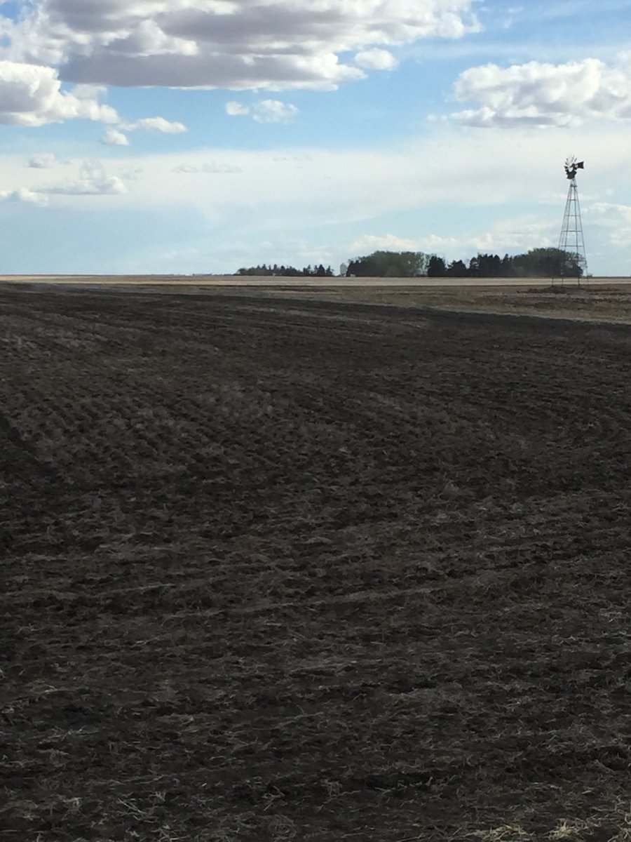 GmailHanley's tweet photo. Another crop in the ground. 29th for me. A bit a relaxation and a cool beverage in order. #plant2020 https://t.co/EBvMFMNAat
