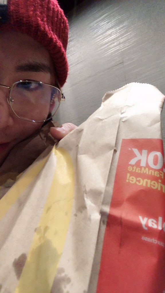 sunshinwonie's tweet photo. Shinwon &amp; Mcdonalds ; a thread to bless your TL 

#펜타곤 #PENTAGON @CUBE_PTG #SHINWON https://t.co/SShAkCAG2a
