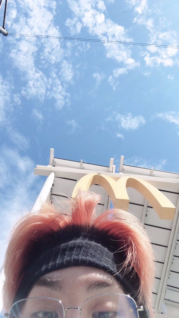 sunshinwonie's tweet photo. Shinwon &amp; Mcdonalds ; a thread to bless your TL 

#펜타곤 #PENTAGON @CUBE_PTG #SHINWON https://t.co/SShAkCAG2a