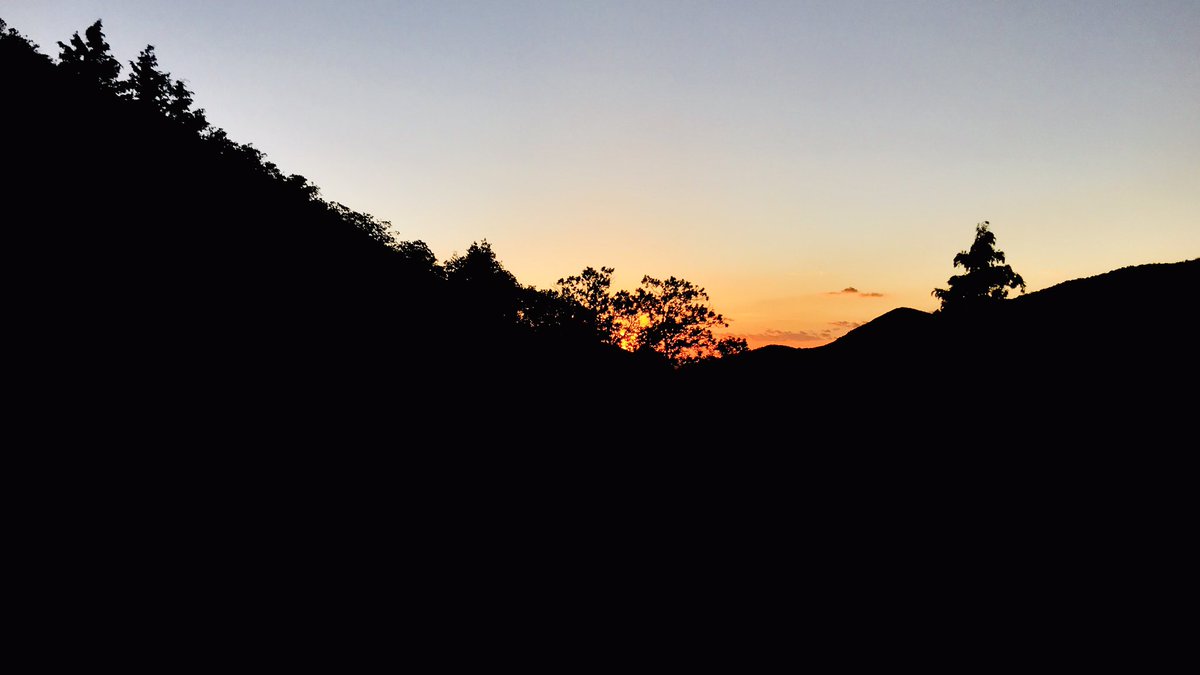 CDFRIPRESEAEREE's tweet photo. Best moment of the day☀️
.
.
#picoftheday #photography #photooftheday #landscape #paesaggio #landscapephotography #skyburn #redsky #sun #sunset #sunburn #goldenhour #silhouette #tramonto #drone #fly #aerialpic #aerialshooting #aerialphotography #dronefotography #dronestagram https://t.co/D411l3C7PD