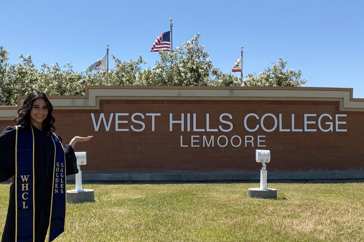 iAmTheCassandra's tweet photo. graduated yesterday 🎓 thank you @WHCLemoore 💙🦅💛 #WHCLGRAD2020 #WHCLStrong #GoldenEagles #ClassOf2020 https://t.co/ukwV2phFYQ