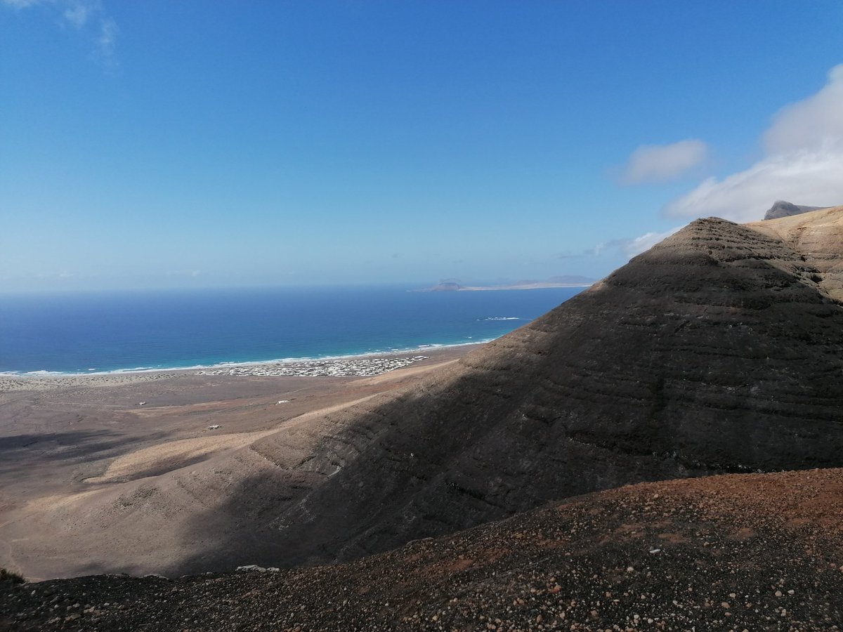 ailvarito tweet picture