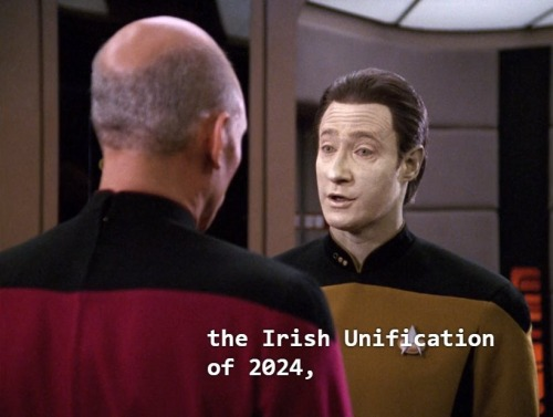 FeeshKeeng's tweet photo. 2021: Brexit border with NI
2024: Irish Unification
Don't take it from me, here it is from an infallible source. And his timing is...digital.
#Brexit #BrexitBorder #IrishUnity #STTNG #StarTrek #Data https://t.co/jniSt1jf12
