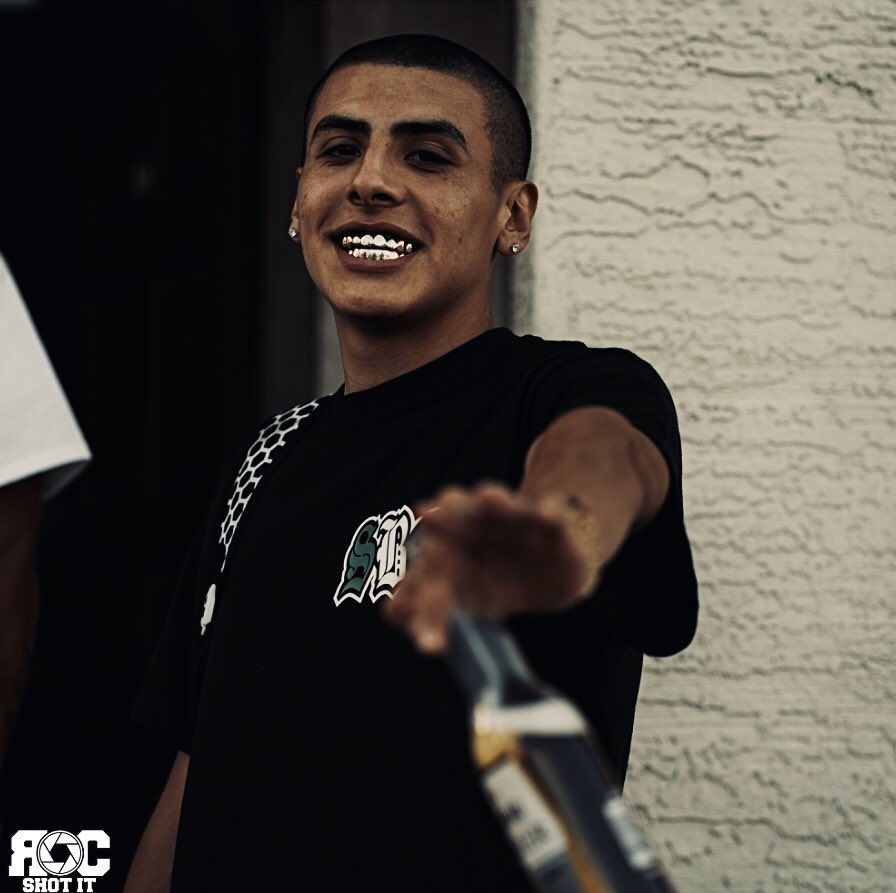 popspantoja24's tweet photo. My life has never been perfect My lifestyle has never been the best but as long as my family and my faith stays strong I can never do no Wrong👽✈️🇲🇽 #SBC #TheCommittee #Smile #AZ #CommitteeThangs #GoldMouth 📸By: @rocshotit https://t.co/JAf6CFAwdT