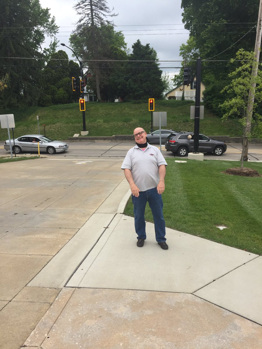 drsefrit's tweet photo. Just had a surprise parade for the one and only Dr. G! That was a great way to honor his admin career in the SCSD! #CongratulationsOnYourRetirement #WholeLottaCars #HMSrocks #SCSDunited https://t.co/vV07s5ILsE