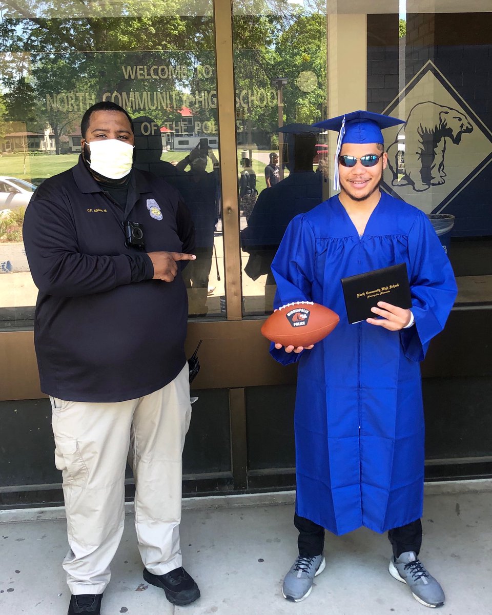 MinneapolisPD's tweet image. Congratulations, graduates! 🎓 MPD School Resource Officers are supporting youth during these uncertain times by attending all Minneapolis Public High School cap and gown distributions. Officer Adams III is pictured with a North High senior, who he also coached in football!