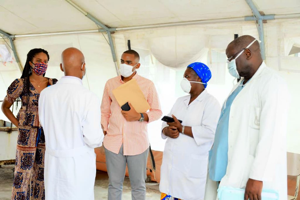 InitiativesRDC's tweet photo. Solidaire avec le personnel soignant, la fondation a remis à l’Hôpital St Joseph et l’hôpital général de #Kinshasa (ex Mama Yemo) des portiques de désinfections - Safe Gate - où sont pris en charge des patients du #Covid-19. 🇨🇩 #INITIATIVES #RDC #LeChangementEstUnSportdEquipe https://t.co/hhO7JmVUq7