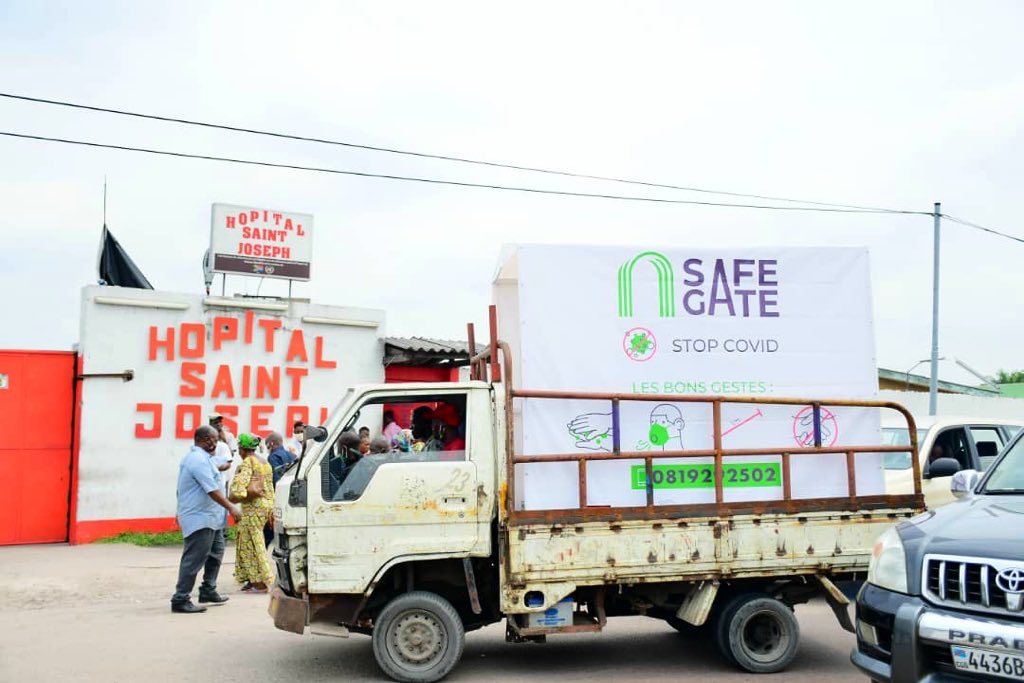 InitiativesRDC's tweet photo. Solidaire avec le personnel soignant, la fondation a remis à l’Hôpital St Joseph et l’hôpital général de #Kinshasa (ex Mama Yemo) des portiques de désinfections - Safe Gate - où sont pris en charge des patients du #Covid-19. 🇨🇩 #INITIATIVES #RDC #LeChangementEstUnSportdEquipe https://t.co/hhO7JmVUq7