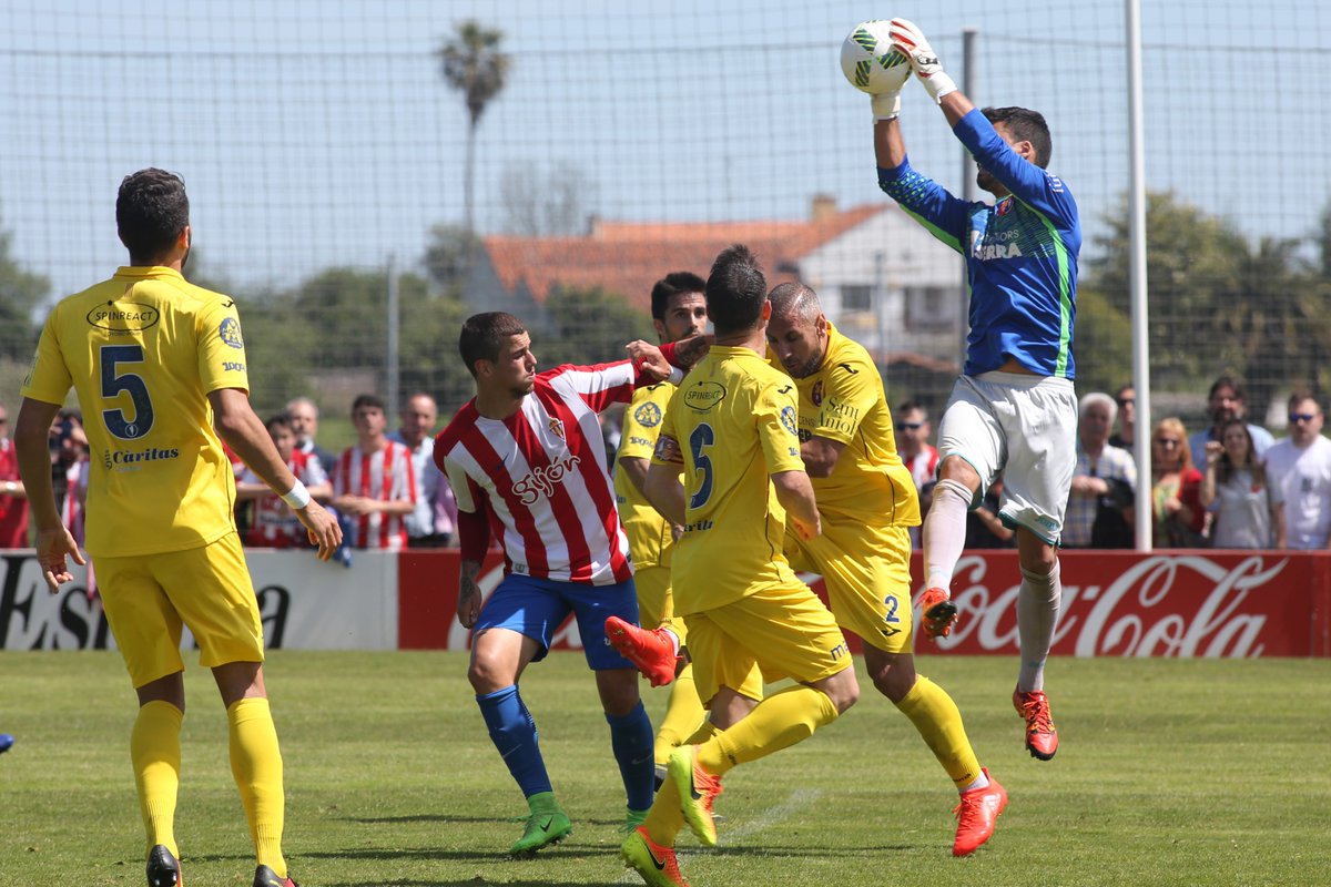 AVUI FA 3 ANYS de l'anada del play-off #ascens2B a Mareo. Victòria per la mínima contra el filial del <a href="/RealSporting/">Real Sporting</a> (0-1), resultat que ens deixava més a prop del retorn al bronze. Com per oblidar aquell gol d'<a href="/uripalm/">Oriol Santos Ferres</a>... Va valer el seu pes en or! #josocdelOlot #passatUEO #3div5
